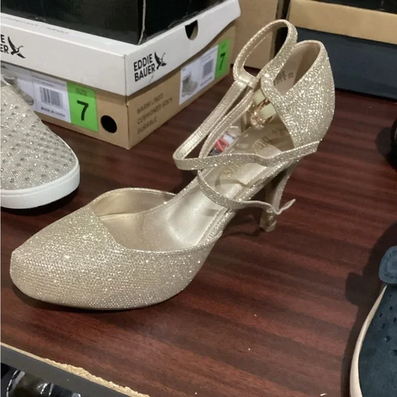 23. NEW SIZE 10 Dream Pairs Champagne Glitter Heels with Ankle Strap - Picture 4 of 7